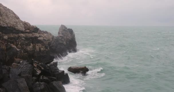 Grandes Olas Liguria Sea Coast Italia Invierno — Vídeo de stock