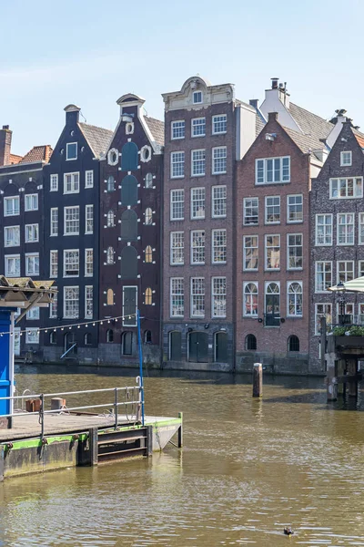 运河的房子阿姆斯特丹 — 图库照片