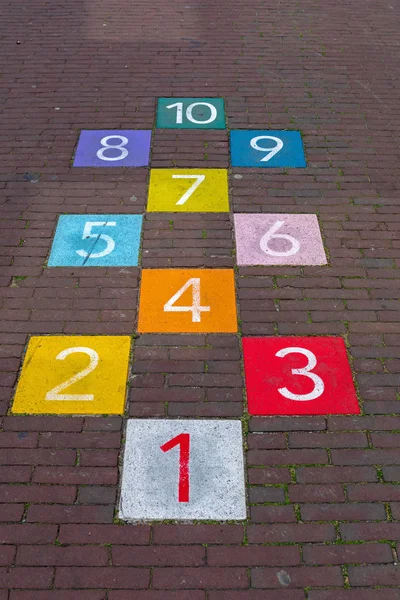 Hopscotch spelen — Stockfoto