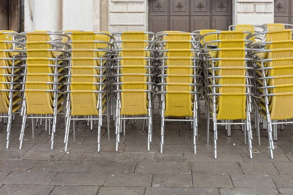 Chaises empilées — Photo