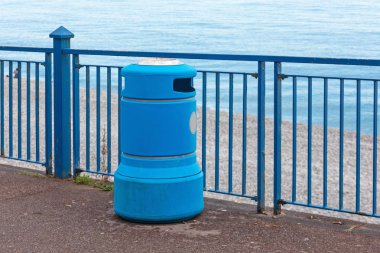 Çöp kutusu gezinti güvertesi