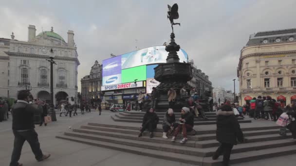 Londýn Velká Británie Ledna 2013 Fontána Soch Eros Piccadilly Circus — Stock video