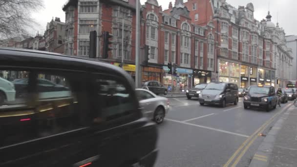 Лондон Великобритания Января 2013 Года Day Traffic Kensington High Street — стоковое видео