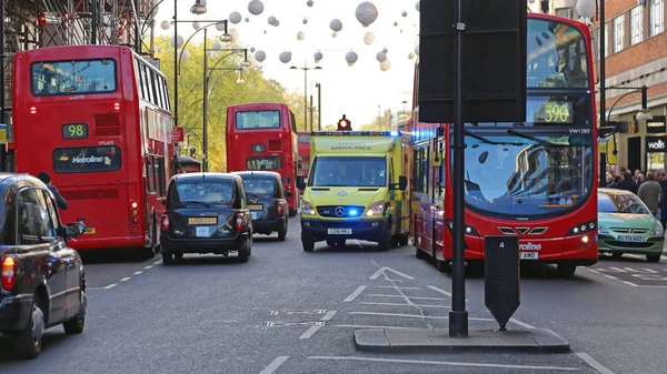 Ambulans vid Oxford Street — Stockfoto