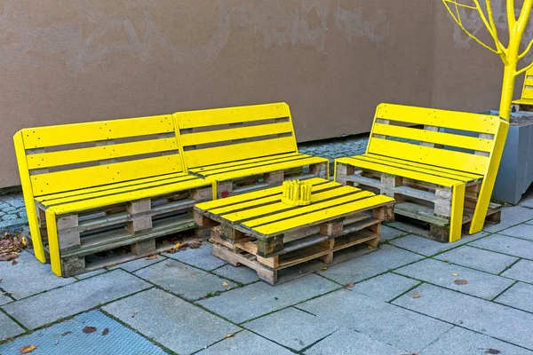 Banc de palettes recyclées — Photo