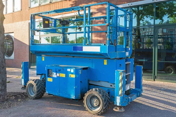 Blue Scissor Lift — 스톡 사진