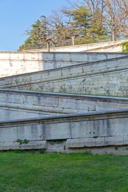 Merdivenler Doms Bahçesi