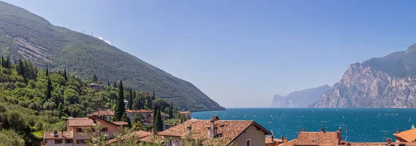 Lago Panorâmico de Garda — Fotografia de Stock