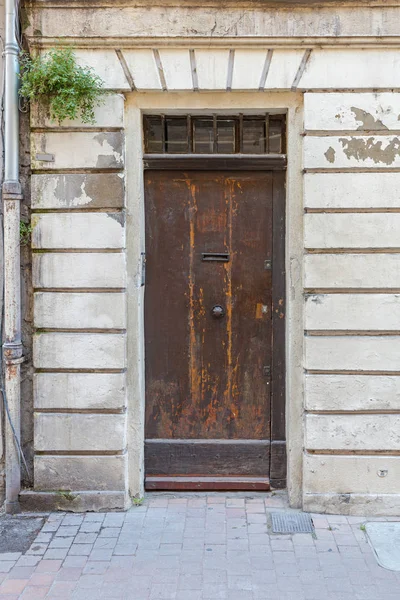 Vecchia porta di legno — Foto Stock