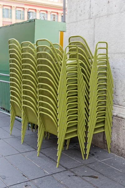 Chaises empilées Street — Photo