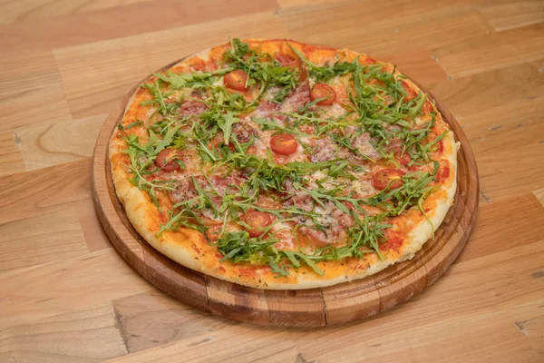 Pizza grande de Arugula — Fotografia de Stock