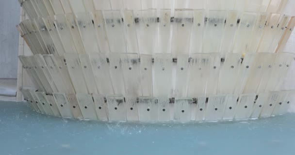 Telhas Vidro Com Água Cai Decoração Cascata — Vídeo de Stock