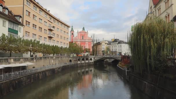 Ljubljana Slovenië November 2019 Drievoudige Brug Ljubljanica Bij Autum Ljubljana — Stockvideo