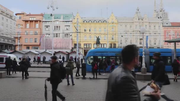 Záhřeb Chorvatsko Listopadu 2019 Lidé Čekají Tramvaje Mhd Náměstí Ban — Stock video