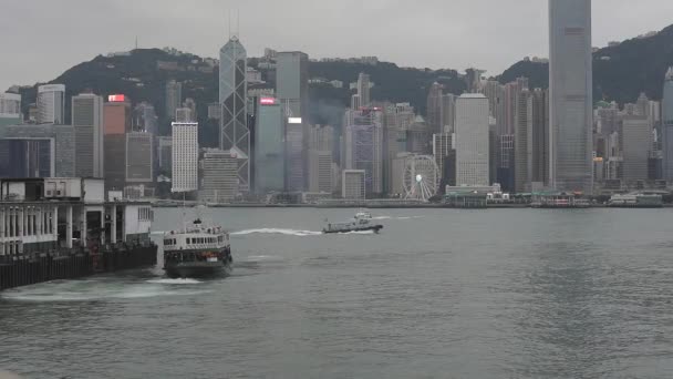 Hong Kong China April 2017 Star Ferry Boat Coming Pier — Stockvideo