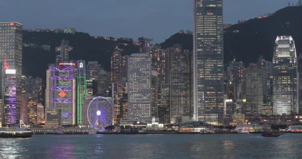 Hong Kong China April 2017 Verlichting Van Wolkenkrabbers Bij Avondschemering — Stockvideo