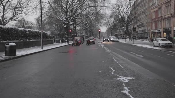 Londyn Wielka Brytania Stycznia 2013 Winter Day Traffic Snow Bayswater — Wideo stockowe