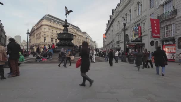 London United Kingdom January 2013 Eros Statue Fountain Landmark Piccadilly — 图库视频影像