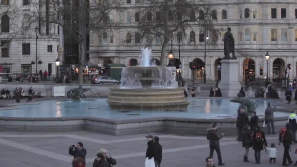 Londen Verenigd Koninkrijk Januari 2013 Trafalgar Square Fountain Winter Evening — Stockvideo