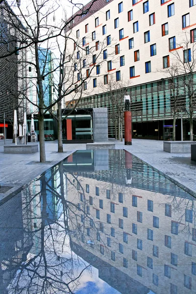 Reflexão do edifício — Fotografia de Stock