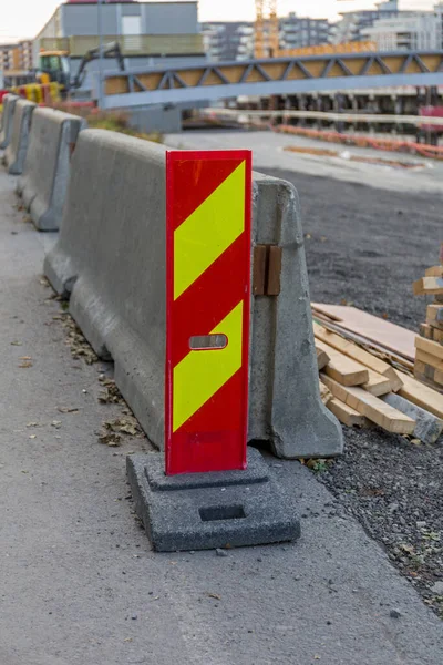 Nşaat Alanında Dikey Panel Bariyer Uyarı Şareti — Stok fotoğraf