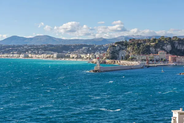 法国尼斯的蓝色地中海灯塔 — 图库照片