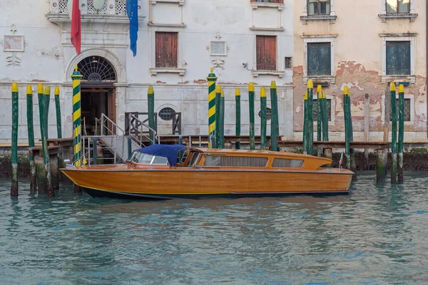 Taxi Boat Parked Grand Canal Venice — Stock Photo, Image