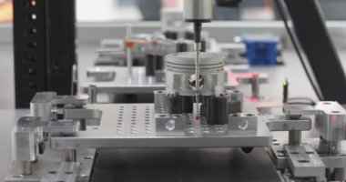Tuş Makinesi Teçhizatı Koordinat Piston Araba Parça Üretimi