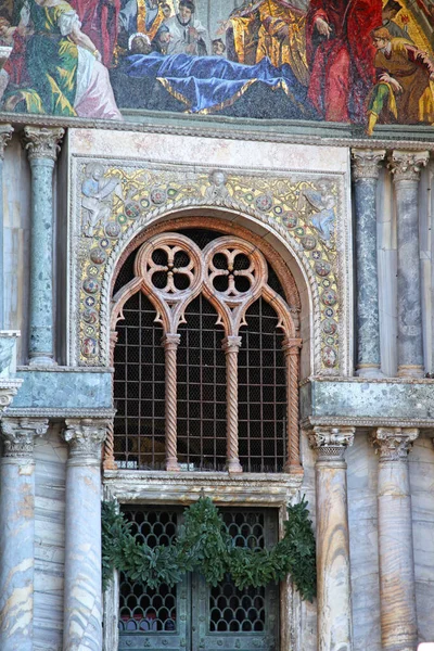 Venice Italy December 2012 Decorative Fresco Facade Saint Mark Roman — Stock Photo, Image