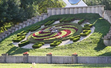 Timisoara Romanya Şehir Parkındaki Çiçekli Saat