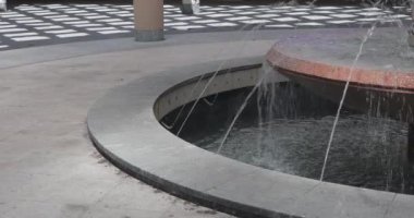 Şehirdeki Mermer Taşlar Su Çeşmesi