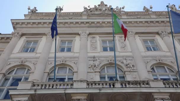 Italia Banderas Juntas Edificio Del Gobierno — Vídeo de stock