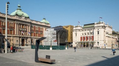 Belgrad, Sırbistan - 21 Mart 2020: Sırbistan 'ın başkenti Belgrad' daki Cumhuriyet Meydanı 'nda Ulusal Tiyatro ve Müze.