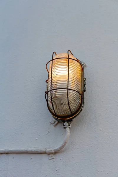 Oude Gloei Lamp Armatuur Schip Buiten Muur — Stockfoto
