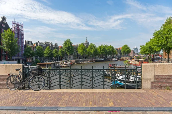 Jízdní Kolo Mostu Přes Kanál Amsterdamu — Stock fotografie