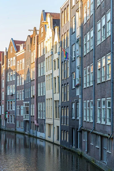 Casas Estrechas Tradicionales Canal Amsterdam —  Fotos de Stock