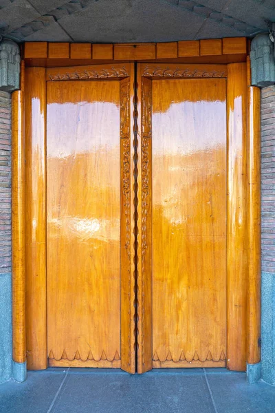 High Gloss Lacquer Finish Double Wooden Doors — Stock Photo, Image
