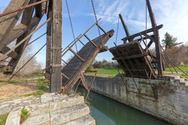 Arles Fransa 'daki Pont Van Gogh Langlois Köprüsü