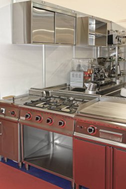 Lokanta Mutfağında Benzin Dükkanı Fırını ve Izgara Fryer