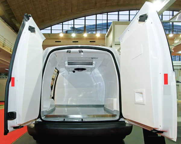 Isolierter Kühlschrank Gefriertruhe Lebensmittel Lieferwagen Transport Hintertüren — Stockfoto