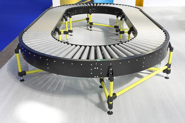 Fabrika Üretimi Için Taşıyıcı Roller Döngü Taşımacılık Sistemi — Stok fotoğraf