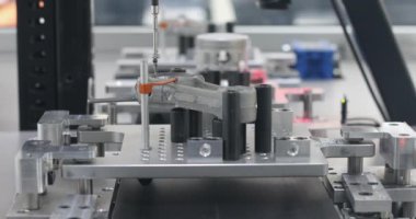 Otomobil Parçalarını Ölçen Tuş Makinesi Üretimi