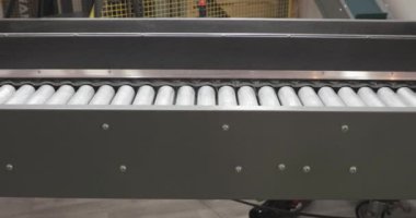 Fabrika Üretiminde Boş Uzun Metal Taşıyıcı Roller Taşımacılığı