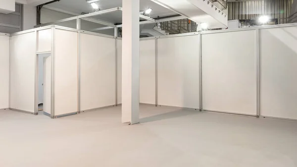 Empty Exhibition Stand Space White Panel Dividers — Stock Photo, Image