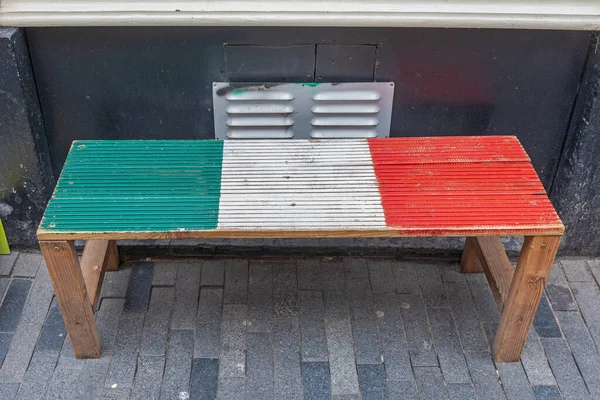 Banc Drapeau Tricolore Italien Devant Boutique — Photo