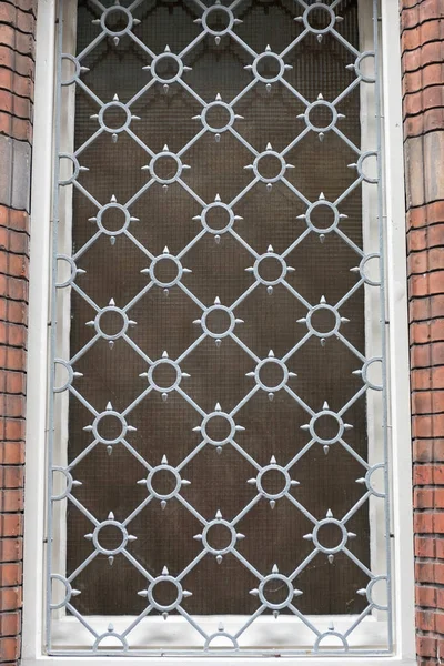 Bary Metalowe Ochronne Kolcami Oknie — Zdjęcie stockowe