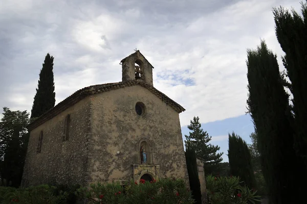 Ländliche Kirche in der Provence, Frankreich — Stockfoto