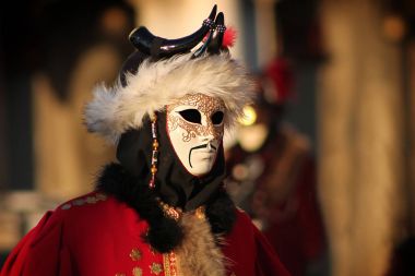 Venedik Karnavalı kostüm ve maske