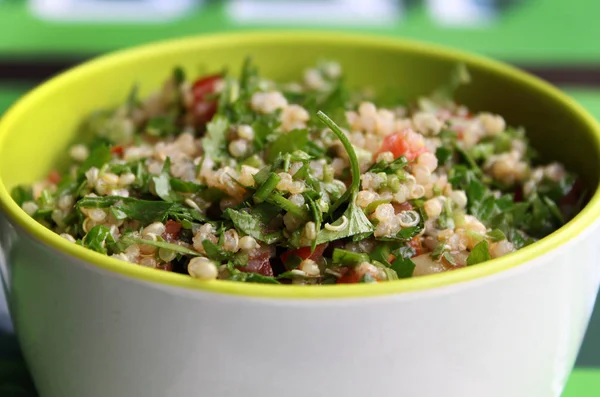 Bol de quinoa Tabbouleh — Photo