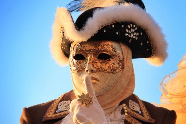 Venedik Karnavalı kostüm ve maske